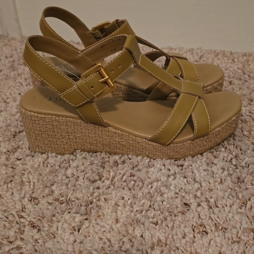 J.Jill Women's Tan Wedge Sandals EUC Size 7 (0718)